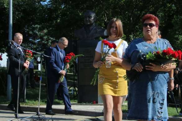 В Донецке открыт мемориал Герою ДНР, подло убитому Украиной (ФОТО, ВИДЕО) | Русская весна
