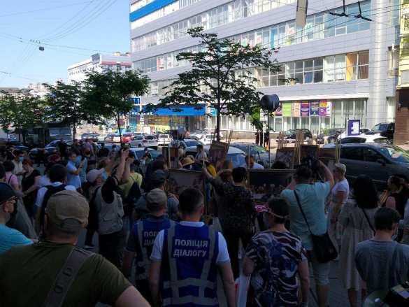 Балаган у Госбюро расследований: Порошенко наконец прибыл на допрос (ФОТО, ВИДЕО) | Русская весна