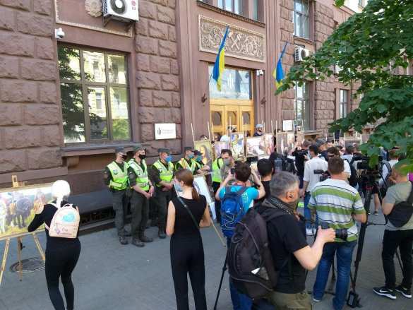 Балаган у Госбюро расследований: Порошенко наконец прибыл на допрос (ФОТО, ВИДЕО) | Русская весна