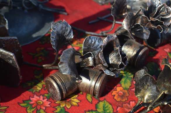 Розы и гильзы: удивительные кованые скульптуры в Донецке (ФОТО) | Русская весна