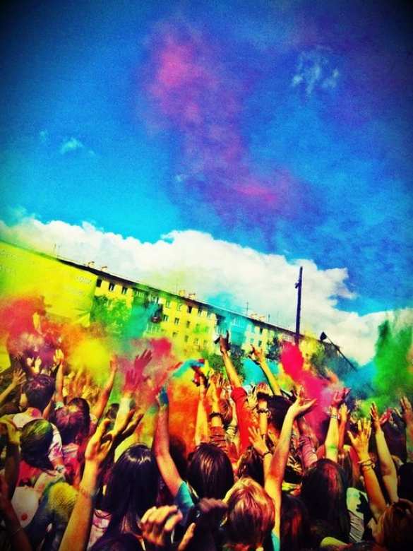 Фашизм побеждает там, где кончается совесть: в Киеве устроили праздник красок, на Донбассе льется кровь (фото, 18+) | Русская весна