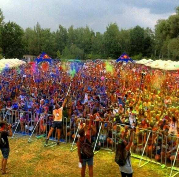 Фашизм побеждает там, где кончается совесть: в Киеве устроили праздник красок, на Донбассе льется кровь (фото, 18+) | Русская весна