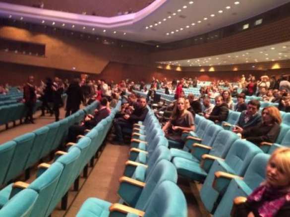 Поклонники Ани Лорак прогнали радикала-свободовца Мирошниченко, который забрался на сцену с громкоговорителем (видео/фото) | Русская весна