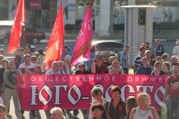 В Харькове годовщину освобождения от фашистов отметили митингами, потасовками и взрывом на железной дороге (фото, видео) | Русская весна