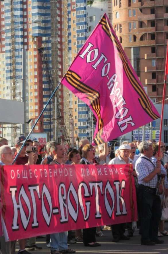 В Харькове годовщину освобождения от фашистов отметили митингами, потасовками и взрывом на железной дороге (фото, видео) | Русская весна