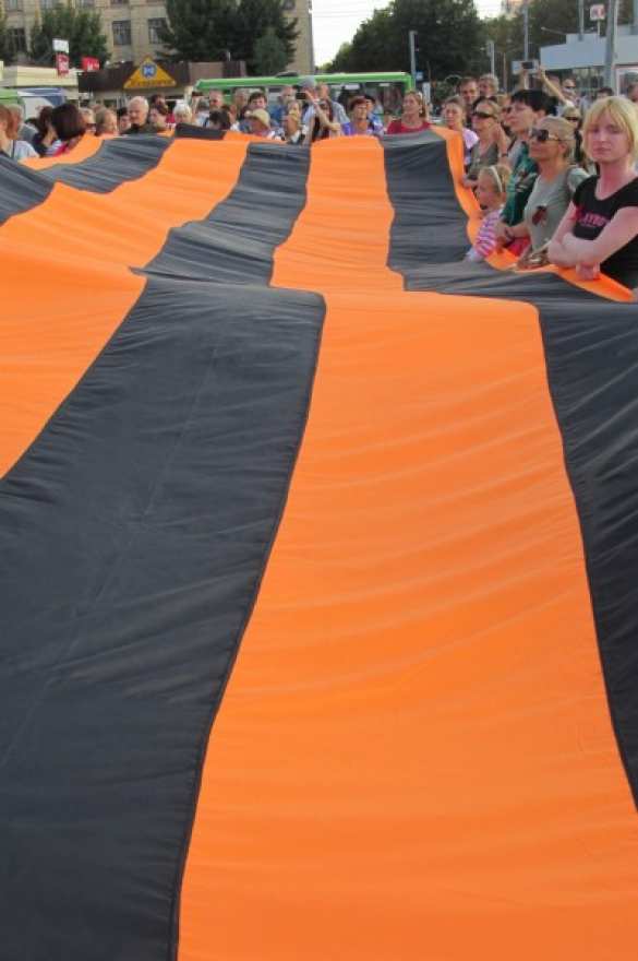 В Харькове годовщину освобождения от фашистов отметили митингами, потасовками и взрывом на железной дороге (фото, видео) | Русская весна