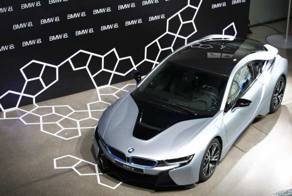 «А еще в очках!» — BMW создает устройство для легкой парковки | Русская весна