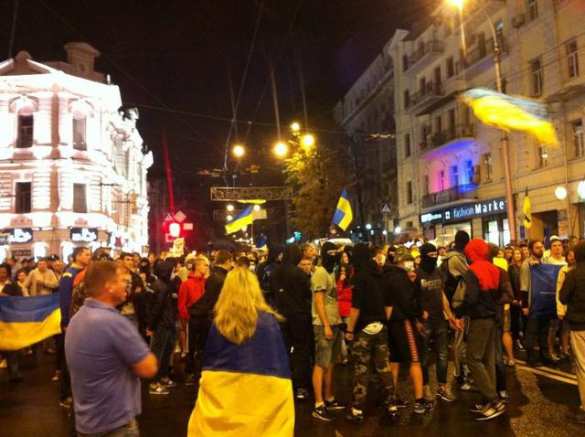 В Харькове участники митинга у консульства РФ забросали здание петардами (фото+видео)  | Русская весна