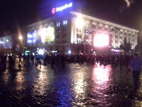 В Харькове участники митинга у консульства РФ забросали здание петардами (фото+видео)  | Русская весна