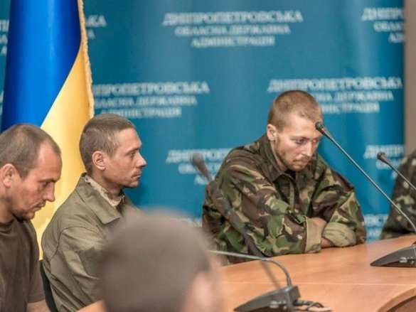 15 пленных привезли в Днепропетровск Рубан и Руслана (видео, фото) | Русская весна