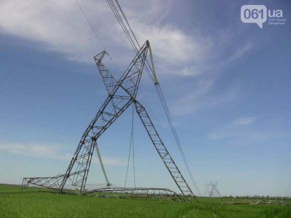 В Запорожской области попытались украсть на металлолом опору ЛЭП, находящуюся под напряжением (ФОТО) | Русская весна