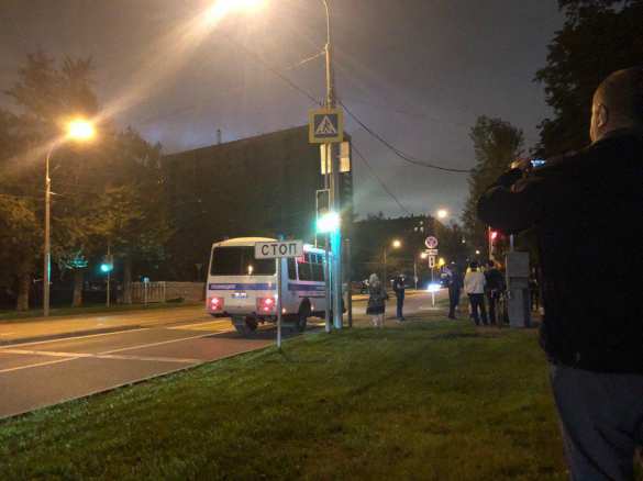 СРОЧНО: Полиция жёстко разогнала «навальнистов», мешавших работе городской больницы (+ФОТО, ВИДЕО) | Русская весна