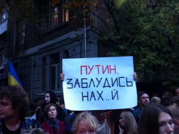 В Харькове участники митинга у консульства РФ забросали здание петардами (фото+видео)  | Русская весна