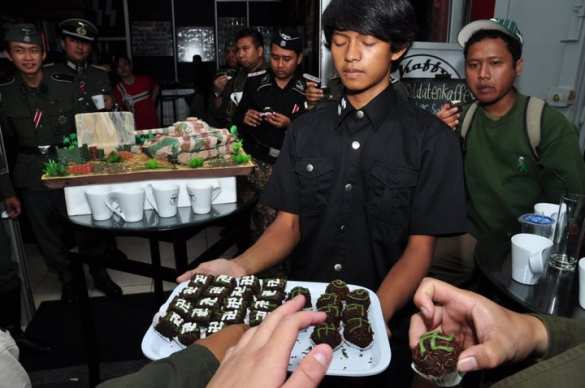 SS-кафе открылось в Индонезии (ФОТО) | Русская весна