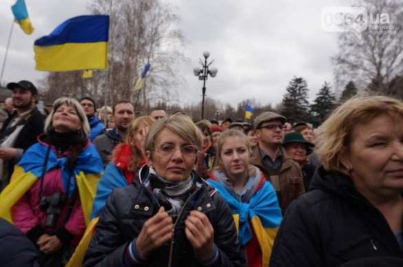 МОЛНИЯ: в Кривом Роге протестующие ворвались в здание Горсовета, началась драка с милицией (ФОТО) | Русская весна