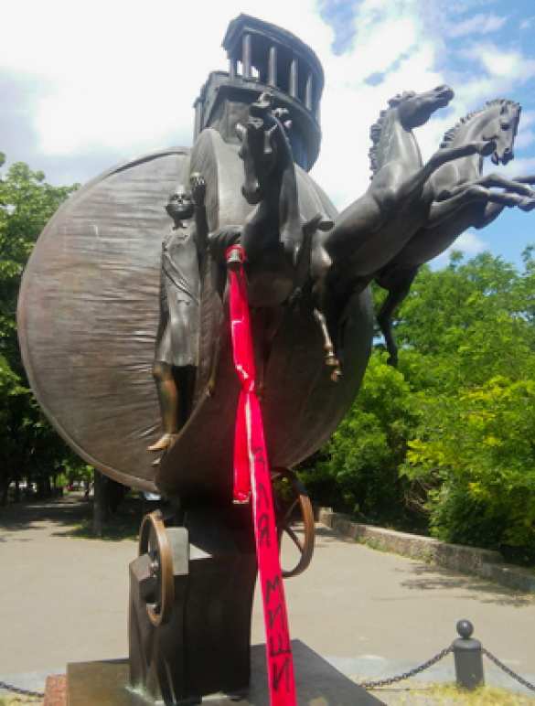 По случаю назначения Саакашвили в Одессе развесили галстуки (ФОТО) | Русская весна