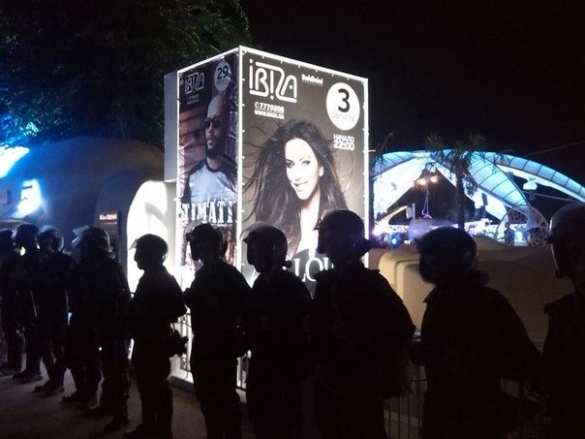 Одесская милиция разогнала активистов Майдана, пытавшихся сорвать концерт Ани Лорак (фото, видео) | Русская весна