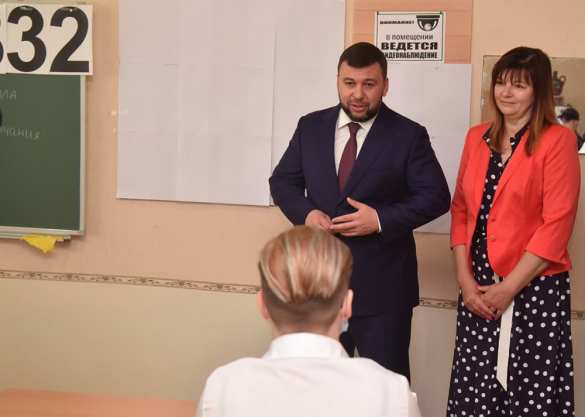 Денис Пушилин посетил открытие первого в ДНР пункта сдачи ЕГЭ (ФОТО) | Русская весна