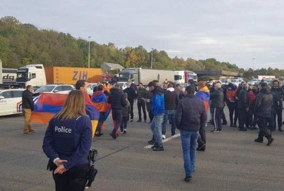 Хаос на дорогах: Армяне поднимают Европу на уши (ФОТО, ВИДЕО) | Русская весна