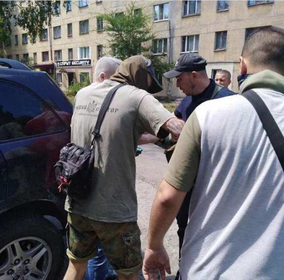 «Правый сектор» напал на коммунистов в Кривом Роге (ФОТО) | Русская весна