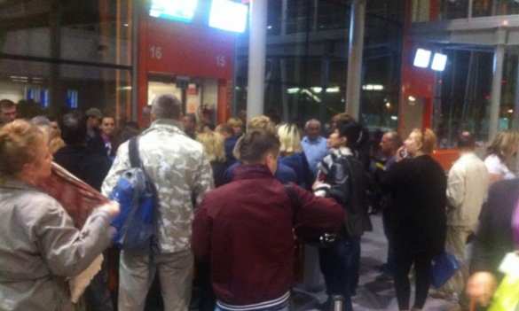 Украинский самолет сломался по пути в Нью-Йорк, пассажиры ждут резервного борта в Варшаве уже 20 часов (ФОТО) | Русская весна