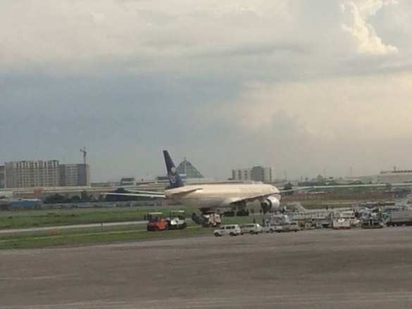 МОЛНИЯ: Пилот рейса Saudia Airlines сообщил о захвате самолета (ФОТО, ВИДЕО, ОБНОВЛЕНО) | Русская весна