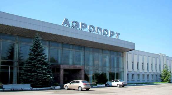 Авиакомпания прекратила полёты в аэропорт Полтавы из-за разваливающейся взлётной полосы (ФОТО) | Русская весна