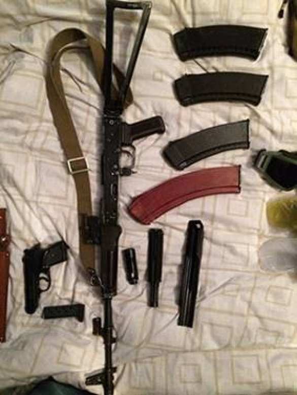 У несовершеннолетнего жителя Днепропетровска изъяли автомат, пистолет и более 200 патронов (ФОТО) | Русская весна