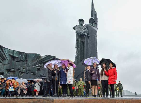 Не в землю нашу полегли когда-то, а превратились в белых журавлей: в Донбассе прошёл день памяти павших в войне с Киевом (ФОТО, ВИДЕО) | Русская весна