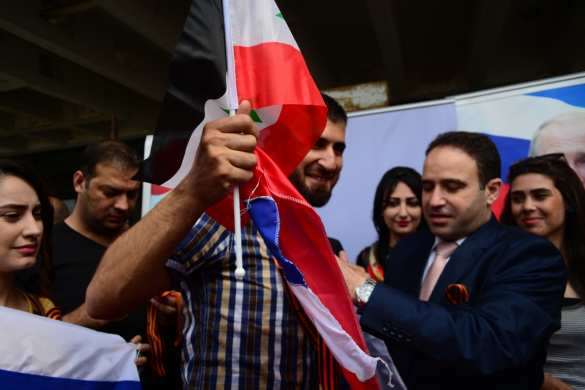 «Слава России и Сирии!» Офицеры ВС РФ и акция «Георгиевская ленточка» в Латакии — репортаж «Русской Весны» (ФОТО, ВИДЕО) | Русская весна