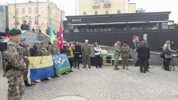 В Харькове стартовало шествие неонацистов (ФОТО) | Русская весна