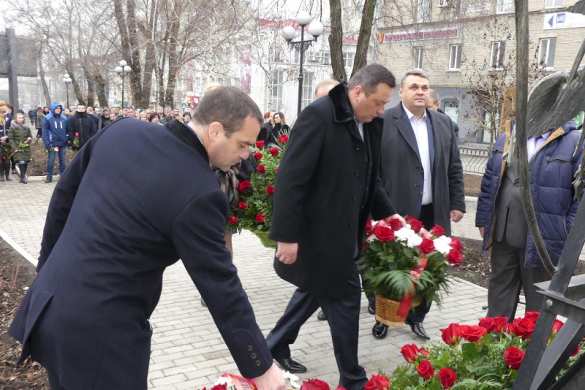 Энергетики ДНР почтили память коллег, погибших в результате киевской агрессии (ФОТО, ВИДЕО) | Русская весна