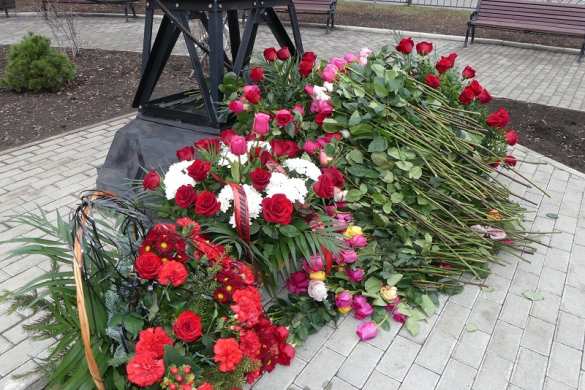 Энергетики ДНР почтили память коллег, погибших в результате киевской агрессии (ФОТО, ВИДЕО) | Русская весна