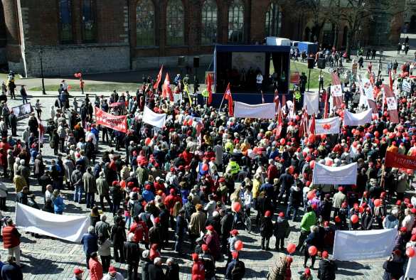 В Риге протестуют 3 тысячи человек (ФОТО, ВИДЕО) | Русская весна