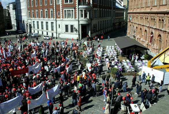 В Риге протестуют 3 тысячи человек (ФОТО, ВИДЕО) | Русская весна