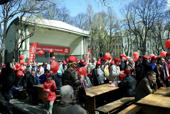 В Риге протестуют 3 тысячи человек (ФОТО, ВИДЕО) | Русская весна