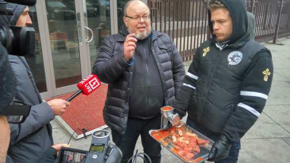 «Остановите мясорубку»: у Госдумы прошла акция против абортов (ФОТО 18+) | Русская весна
