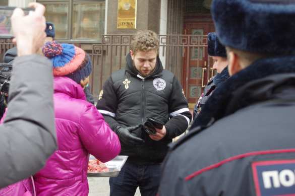 «Остановите мясорубку»: у Госдумы прошла акция против абортов (ФОТО 18+) | Русская весна