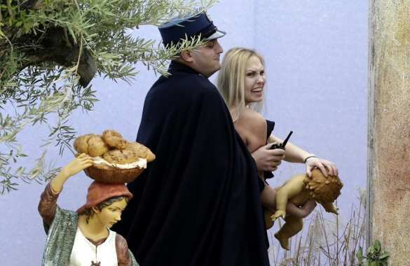 Украинской активистке, раздевшейся на площади Святого Петра, запретили въезд в Ватикан (фото) | Русская весна