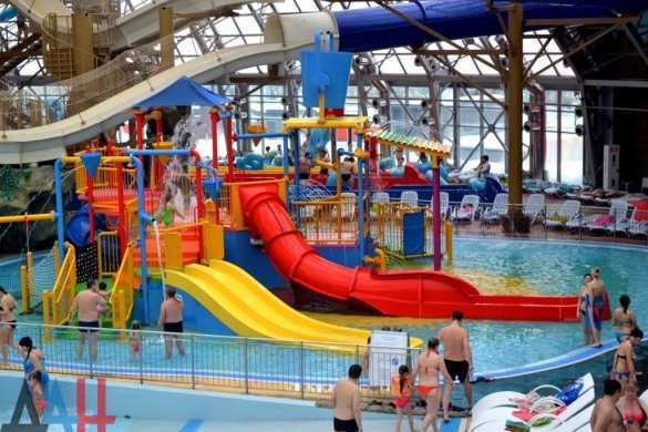 Дети из зоны боев посетили донецкий аквапарк (ФОТО, ВИДЕО) | Русская весна
