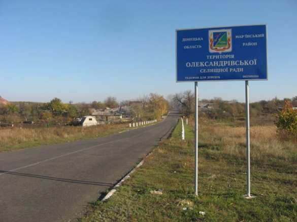 Пенсионеры Александровки называют ее поселком выбитых окон из-за постоянных обстрелов | Русская весна