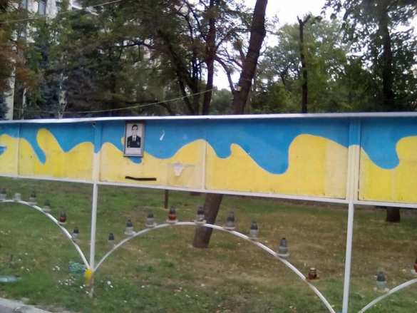 В Днепропетровске с «аллеи героев» сорвали фотографии «атошников» и «майдановцев» (ФОТО) | Русская весна