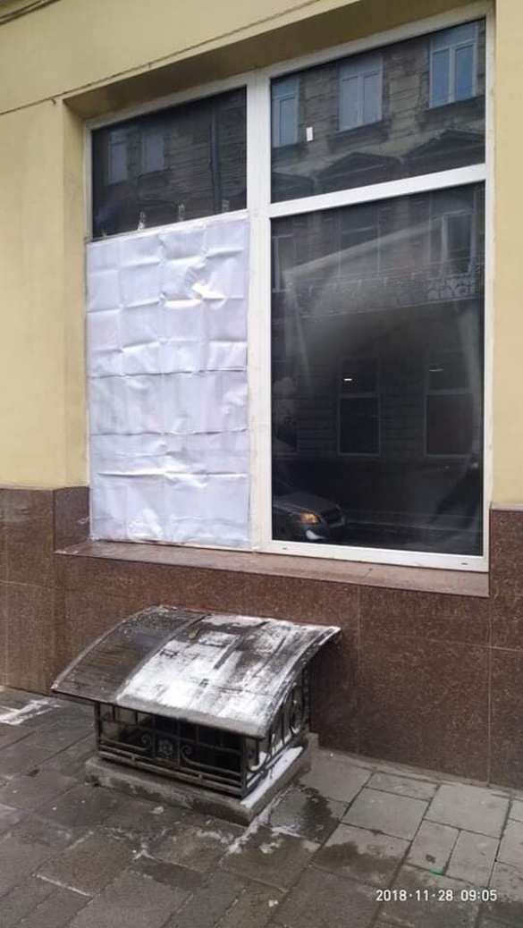 Во Львове подожгли два отделения банка (ФОТО, ВИДЕО) | Русская весна