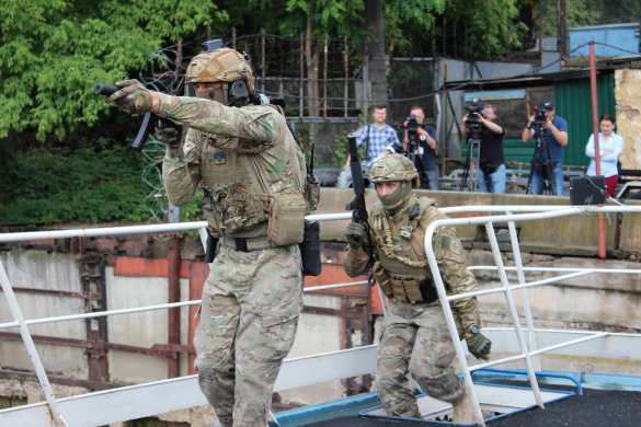 «Позор, надувную лодку осваивали месяц» — американцы на Украине подготовили погранотряд (ФОТО, ВИДЕО) | Русская весна