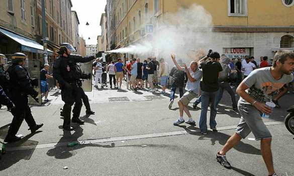 200 русских фанатов разогнали 1000 англичан в Марселе перед матчем Евро-2016 (ВИДЕО, ФОТО) | Русская весна