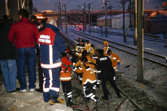 Страшная авария скоростного поезда в Турции, есть жертвы (ФОТО, ВИДЕО) | Русская весна