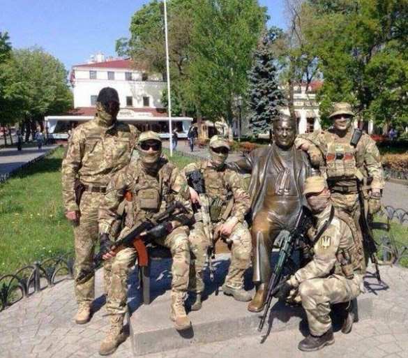 Центр Одессы заполонили «туристы» с автоматами (ФОТО) | Русская весна