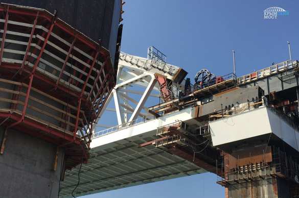 В Керченском проливе подняли железнодорожную арку крымского моста — кадры уникальной операции (ФОТО, ВИДЕО) | Русская весна