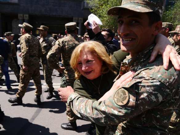 К протестам в Армении присоединились военные (+ФОТО, ВИДЕО) | Русская весна