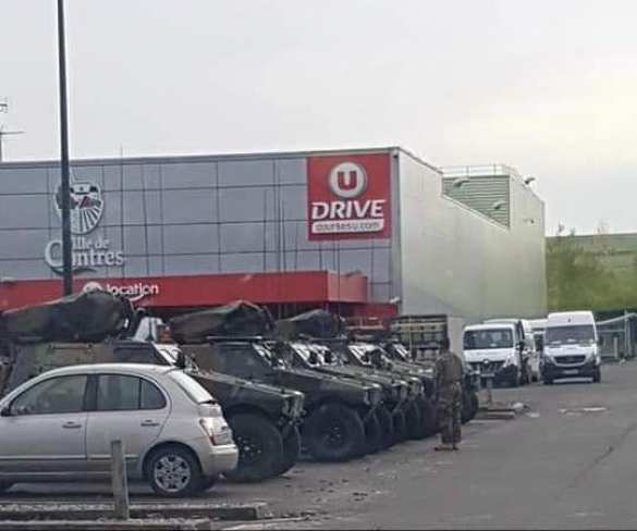 В Париж стягивают бронетехнику (ФОТО, ВИДЕО) | Русская весна